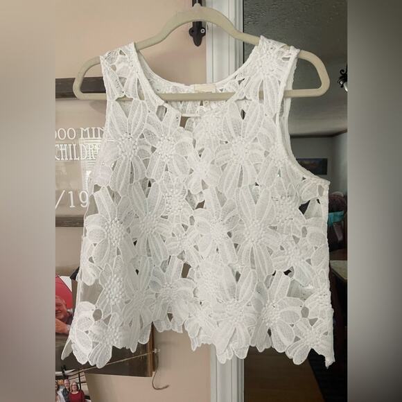 Caution to the Wind floral Applicae top. - Picture 1 of 7